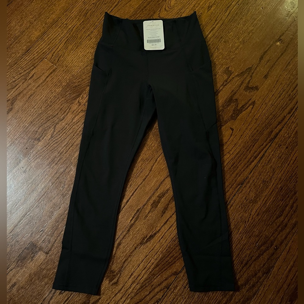Fabletics Oasis High-Waisted Pocket Capri Size Small